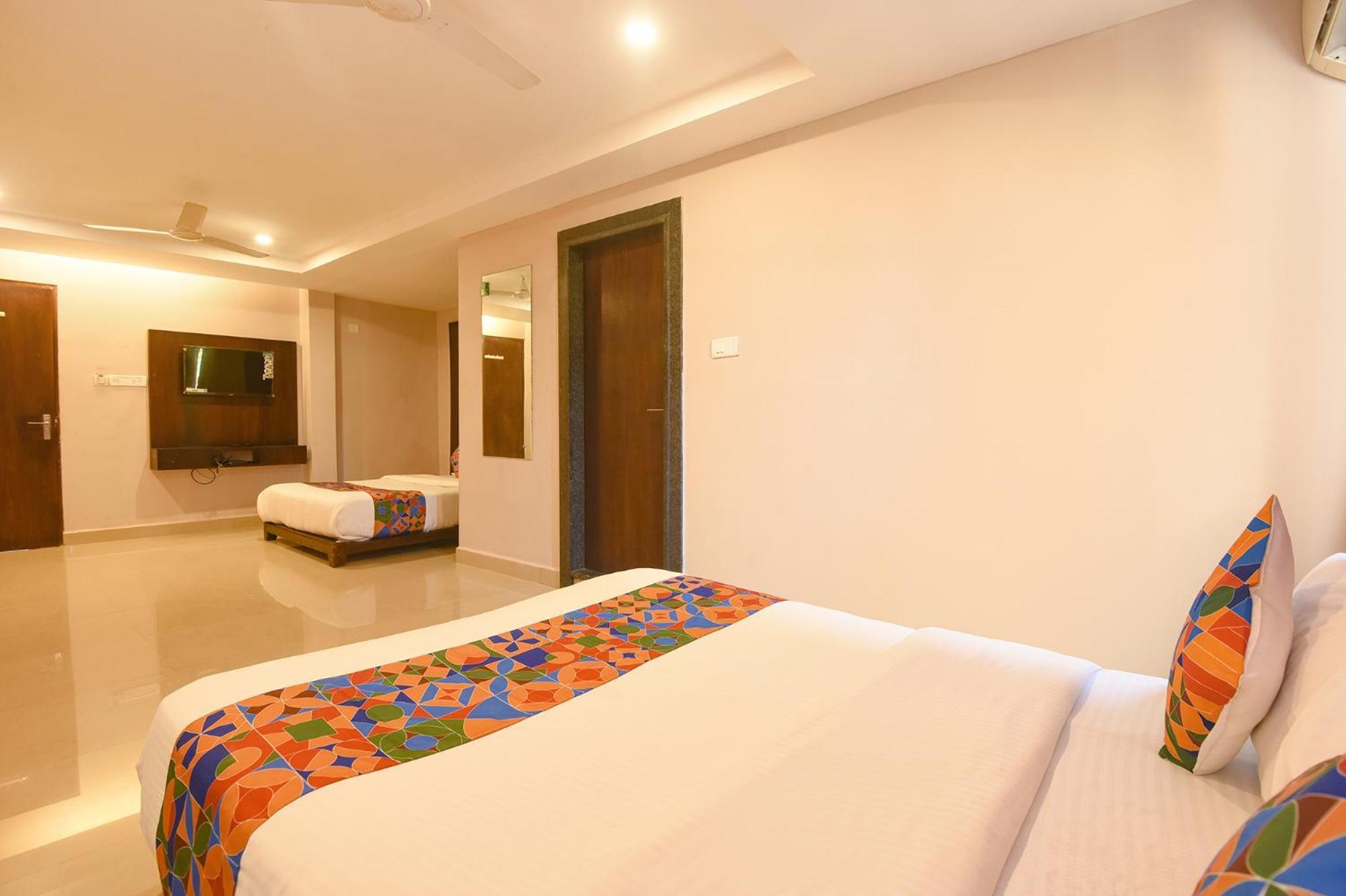 Fabexpress Raj Imperial By Rivasa Hotel Calangute Exterior photo